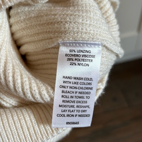 Open Edit Cold Shoulder Ribbed sweater Size M in Cream NWT - Picture 6 of 8